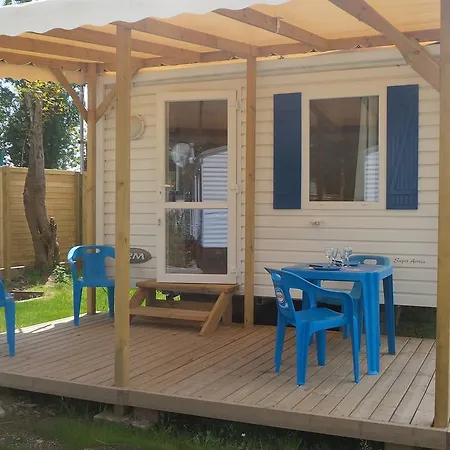 Camping Camping Du Vieux Ch\u00e2teau Saint-Michel-Chef-Chef