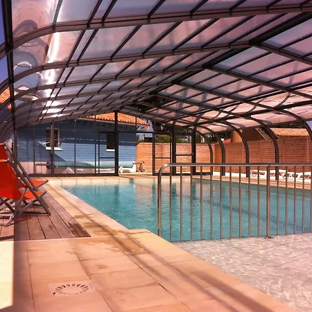 Camping Du Vieux Ch\u00e2teau Camping Saint-Michel-Chef-Chef