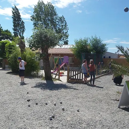 Camping Du Vieux Ch\u00e2teau Saint-Michel-Chef-Chef