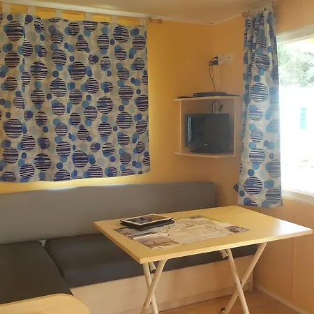 Camping Du Vieux Ch\u00e2teau Saint-Michel-Chef-Chef