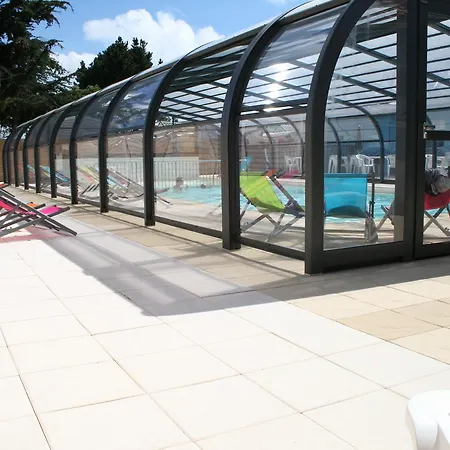 Camping Du Vieux Ch\u00e2teau 3* Saint-Michel-Chef-Chef