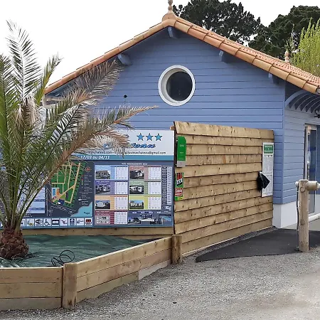 Camping Du Vieux Ch\u00e2teau 3* Saint-Michel-Chef-Chef
