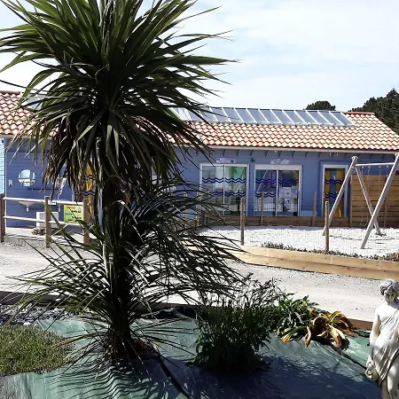 Camping Camping Du Vieux Ch\u00e2teau Saint-Michel-Chef-Chef