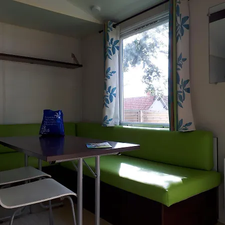 Camping Du Vieux Ch\u00e2teau Camping